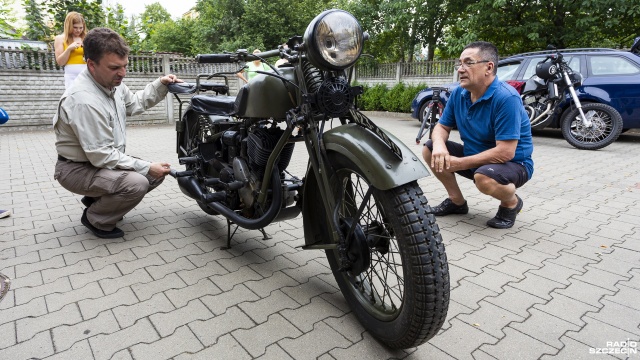 Przetrwał II wojnę światową, a od niemal 50 lat stał w gablocie - teraz zabytkowy motocykl Sokół 600 trafił do jednego ze szczecińskich warsztatów na renowację.