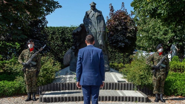 Premier złożył kwiaty przed pomnikiem gen. Józefa Hallera