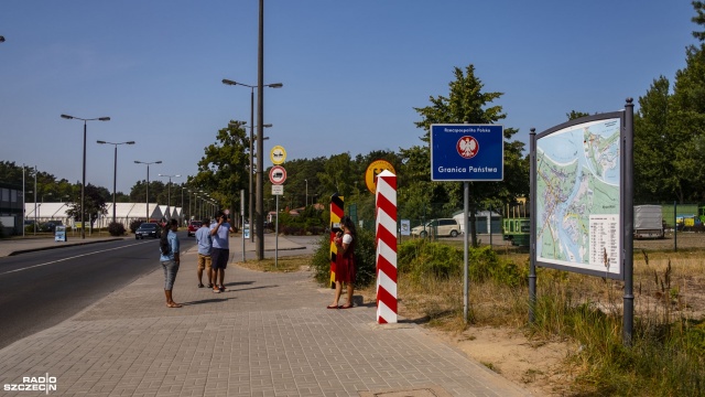 Idą na spacer albo zakupy i łamią prawo - turyści odpoczywający w Świnoujściu narzekają na brak informacji dotyczących obostrzeń w landzie Meklemburgia-Pomorze Przednie.