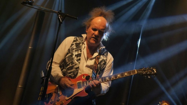 Mieczysław Jurecki, jeden z najbardziej cenionych gitarzystów w Polsce, znany m.in. z Budki Suflera, Perfectu i Alex Bandu, mający na koncie ponad 200 płyt rockowych, popowych i jazzowych, wręcz zelektryzował licznie zgromadzoną publiczność swoim dynamicznym koncertem w Willi Sorrento.