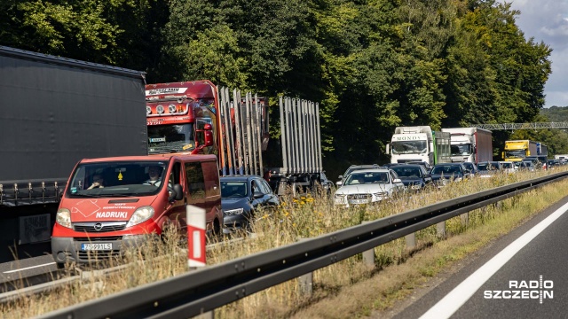 Przez najbliższe 7 godzin, czyli do 17:00, prawa jezdnia przebudowywanego odcinka trasy S3, miedzy węzłami Goleniów Zachód i Goleniów Południe, w stronę Szczecina będzie zamknięta.