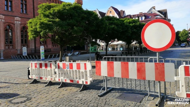 Ścisłe centrum Kołobrzegu zamknięte dla ruchu samochodowego. Od środy kierowcy nie dojadą w okolice ratusza i katedry.
