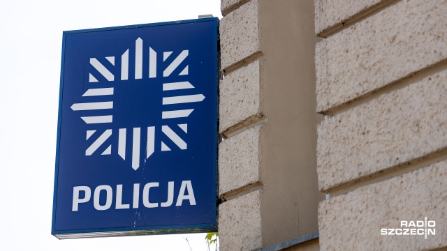 Policjanci w Kołobrzegu złapali 40-latka, który miał do odsiadki karę więzienia, prowadził skradzione auto i dodatkowo był poszukiwany w sprawie kradzieży motoru.