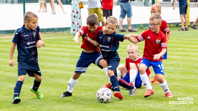 Rywalizacja, ale przede wszystkim świetna zabawa na świeżym powietrzu - w Wołczkowie trwa właśnie piłkarski turniej dla najmłodszych WB Cup.