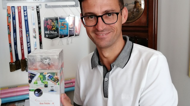 Do szkół podstawowych w Dębnie trafią specjalne roboty, które mają pomóc im w nauce programowania.
