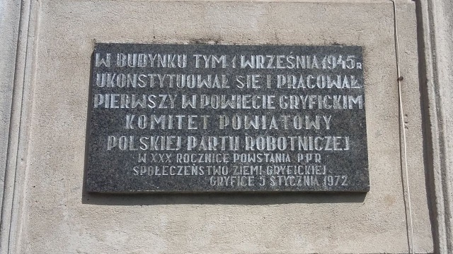 Związek Sybiraków w Gryficach chce usunięcia tablicy upamiętniającej Polską Partię Robotniczą. To zbrodnicza organizacja, mamy dość zakłamywania historii - argumentują w piśmie do burmistrza miasta sybiracy.
