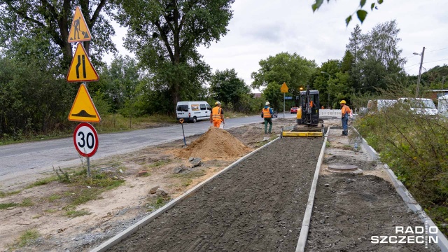 Do końca października zakończy się budowa drogi rowerowej między miejscowością Dobra, a ulicą Kupczyka w Szczecinie. Prawie sześć kilometrów nowej trasy jest już niemal gotowe.
