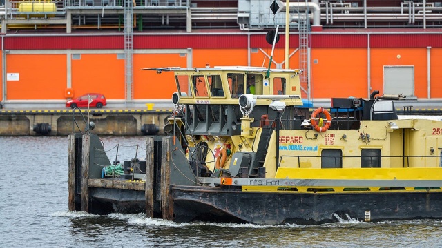 Urządzeniem trałowym będzie można wyrównywać dno toru wodnego Świnoujście - Szczecin. Sprzęt kupiły szczecińskie spółki Infra-Port i Odra 3.