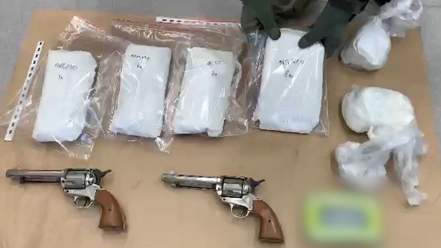 Policjanci CBŚP przejęli 18 kg narkotyków, broń oraz amunicję. Narkotyki miały trafić na rynek województwa zachodniopomorskiego.