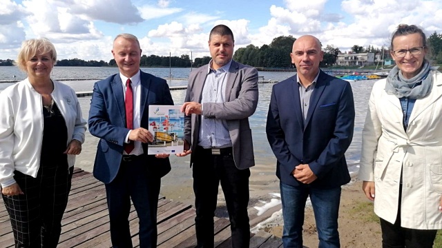 Na jeziorze Klukom w Choszcznie pojawią się pływające pomosty. Lokalne władze chcą, aby stały się one nowym centrum miejskich imprez i turniejów sportowych.