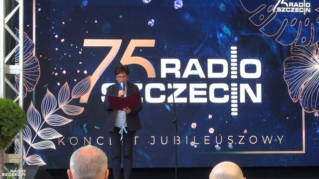 Emocje po poniedziałkowej gali z okazji 75 urodzin Radia Szczecin już opadły. Dźwięki zaśpiewane przez Anitę Lipnicką i jej zespół w koncercie Intymnie już wybrzmiały. Najwyższy czas, żeby pochwalić się prezentami, jakie otrzymaliśmy. A jest ich całkiem sporo.