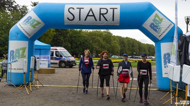 Trzy trasy: 2,5 km, 5 i 5 kijkami - właśnie tak, biegowo, na sportowo, szczecińska szkoła wyższa świętuje swoje urodziny.
