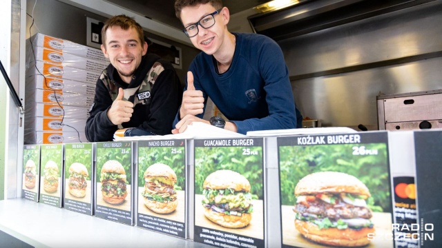 To ostatnia okazja, by spróbować smakołyków z food tracków, skosztować regionalnych specjałów z całej Polski i poznać turystyczne atrakcje kraju i świata. Na Wałach Chrobrego w Szczecinie od soboty trwa Piknik nad Odrą.