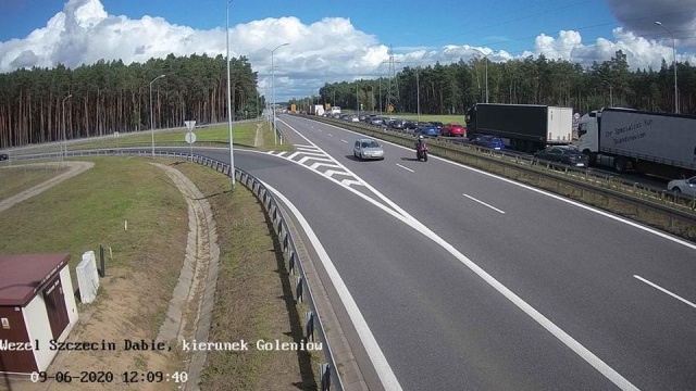 Prawie 10 km mierzy korek od Dąbia na S3 w stronę Rzęśnicy. Podobnie jest w stronę Szczecina.