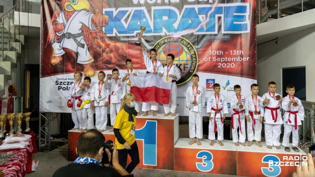 Reprezentanci Polski, w tym zawodnicy i zawodniczki klubu Bushikan Szczecin zdominowali Puchar Świata w karate WUKF w Szczecinie. W hali Netto Arena w pierwszym dniu imprezy o medale walczyły dzieci.