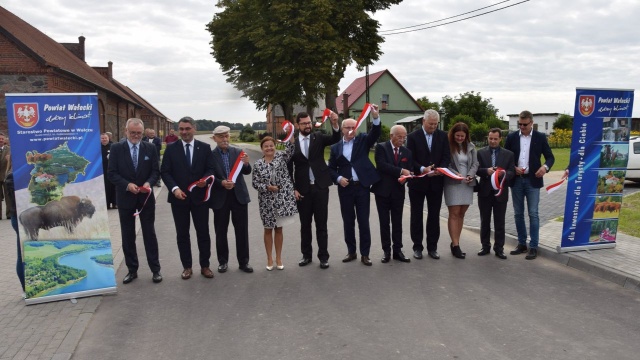 Ułatwienie dla mieszkańców oraz ewentualny objazd drogi krajowej numer 10. W gminie Mirosławiec w województwie zachodniopomorskim oficjalnie otwarto drogę łączącą wsie: Próchnowo i Bronikowo.