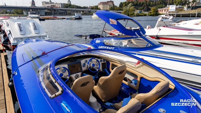 To prawdziwa gratka dla fanów prędkości i sportów wodnych - do Szczecina przypłynęły superszybkie łodzie motorowe.