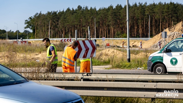 W poniedziałek w południe zmieniła się organizacja ruchu przy przebudowywanym Węźle Kijewo. Zwężony został prawy pas jezdni autostrady A6 prowadzący w kierunku Świnoujścia.