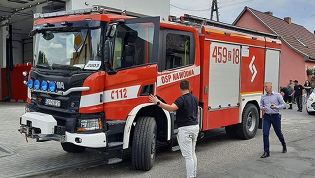 Strażacy-ochotnicy z miejscowości Nawodna, niedaleko Chojny, mają nowy wóz.