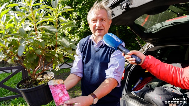 Nowe cenne sadzonki otrzymał Ogród Dendrologiczny w Glinnej. Arboretum odwiedził opiekun naukowy ogrodu, prof. Władysław Danielewicz z Uniwersytetu Przyrodniczego w Poznaniu. To on przywiózł rośliny.