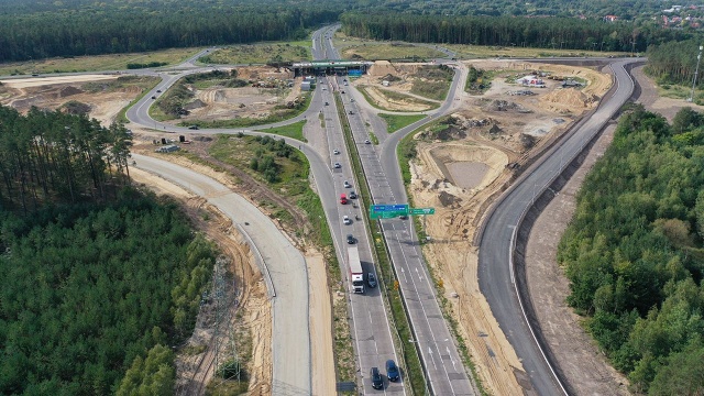 Jeszcze w środę powinna się zmienić organizacja ruchu na autostradzie A6 przed dojazdem do przebudowywanego Węzła Kijewo.