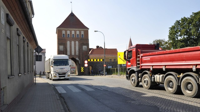 Będzie miała ponad trzy kilometry i powstaje kosztem ponad 40 milionów złotych. Mieszkańcy Myśliborza na obwodnicę swojego miasta czekali wiele lat. Teraz pilnie śledzą, jak przebiega jej realizacja.