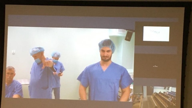 Studenci Pomorskiego Uniwersytetu Medycznego będą oglądać na żywo operacje, siedząc w sali wykładowej. Będzie to możliwe dzięki systemowi do streamingu, który właśnie zakupiła uczelnia.