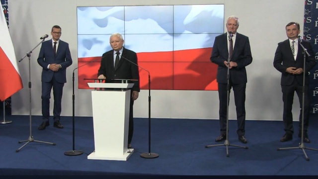 Liderzy trzech ugrupowań prawicowych: Jarosław Kaczyński - PIS, Jarosław Gowin - Porozumienie i Zbigniew Ziobro - Solidarna Polska podpisali w Warszawie porozumienie.