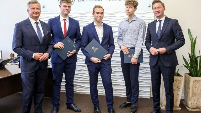 Trzech uczniów z regionu znalazło się w gronie najlepszych tegorocznych maturzystów w Polsce. To Jakub Grzejdak z Koszalina, a także Adrian Olkowski i Krystian Gierczak ze Szczecina.