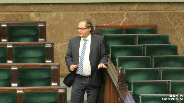Po latach osobistej podróży, dzisiaj przychodzi mi odbyć ostatnią wachtę - powiedział minister gospodarki morskiej Marek Gróbarczyk, podczas inauguracji roku akademickiego Akademii Morskiej w Szczecinie.