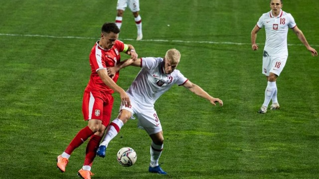 Piłkarska reprezentacja Polski do lat 21 przegrała na wyjeździe z Serbią 0:1 (0:1) w rozegranym w miejscowości Gornji Milanovac spotkaniu grupy 5. eliminacji młodzieżowych mistrzostw Europy.