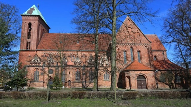 Kończy się kolejny etap remontu katedry w Kamieniu Pomorskim. To już drugi rok, kiedy wymieniany jest kolejny fragment więźby dachowej.