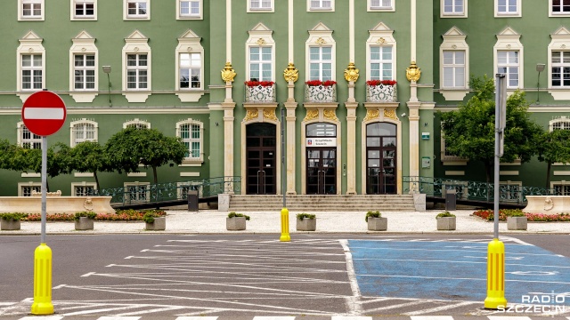 Trzeba poprawić obsługę klientów Urzędu Miasta - apelują radni Prawa i Sprawiedliwości do prezydenta Szczecina.