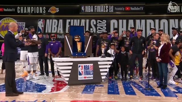 Zakończone rozgrywki NBA, które przez blisko trzy miesiące odbywały się w tzw. bańce, miały w USA rekordowo niska oglądalność. Dotyczy to szczególnie finałowej serii.
