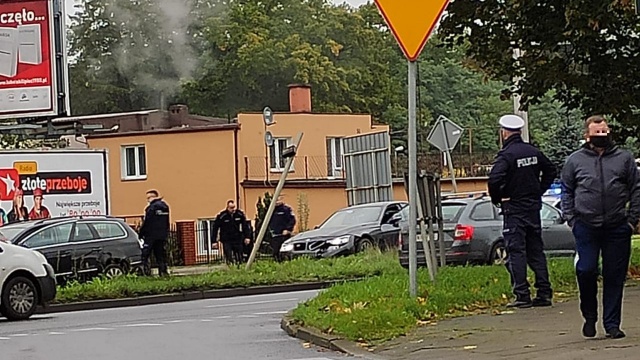 W okolicy budowanego przejścia dla zwierząt między Węzami Rzęśnica i Dąbie, na autostradzie A6 zderzyły się cztery samochody. Nikomu nic się nie stało, ale są bardzo poważne kłopoty z przejazdem.