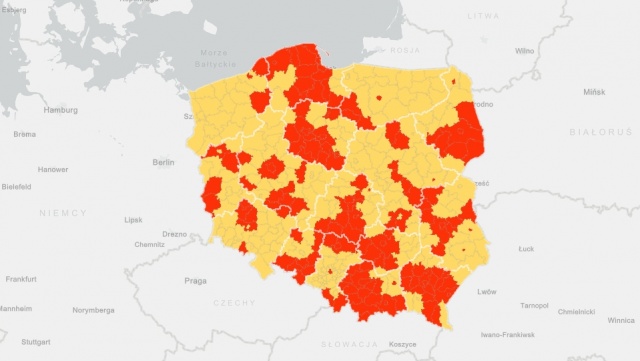 Znacznie ograniczone zostało życie towarzyskie: maksymalnie 20 osób uczestniczyć może w weselach i imprezach okolicznościowych, a w zgromadzeniach publicznych - 25. To jednak nie wszystko.