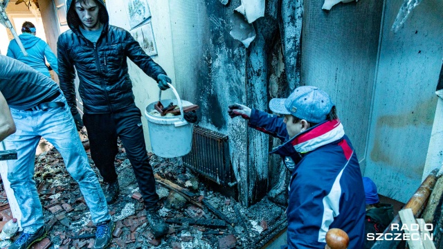 Spłonął dach kawiarni i pierogarni w Siadle Dolnym. Do pożaru budynku mieszkalnego, w którym prowadzona jest też działalność gospodarcza, doszło w sobotę późnym wieczorem.