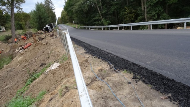 Można już przejeżdżać wojewódzką drogą numer 163. Po przebudowie przepustu, ruch samochodowy na trasie łączącej Kołobrzeg z Wałczem został przywrócony.