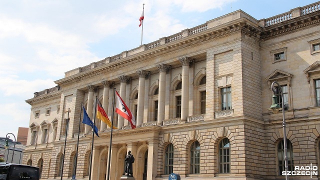 Senat Berlina chce wprowadzenia na dziesięciu ulicach obowiązku noszenia masek lub zasłaniania ust i nosa. To przede wszystkim ulice handlowe lub takie, gdzie jest spory ruch pieszych.