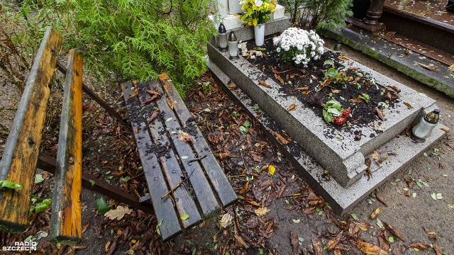 Znicz Dla Bohatera po raz ósmy w Szczecinie. Wolontariusze i ludzie dobrego serca wybiorą się w przyszły weekend na Cmentarz Centralny i posprzątają nagrobki weteranów i powstańców.