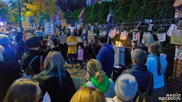 Stanowisko Kościoła Katolickiego na temat prawa do życia jest niezmienne i publicznie znane - pisze w oświadczeniu, po niedzielnych protestach, przewodniczący Konferencji Episkopatu Polski abp Stanisław Gądecki.