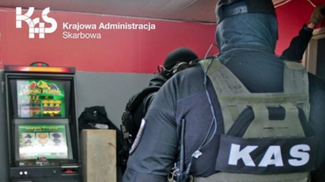 Nielegalny salon gier w Dębnie zlikwidowany. Znajdował się niedaleko szkoły podstawowej.