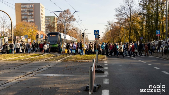 Na ulicy Ku Słońcu w Szczecinie od czwartku zamknięta jest przyległa do Cmentarza Centralnego ścieżka rowerowa.