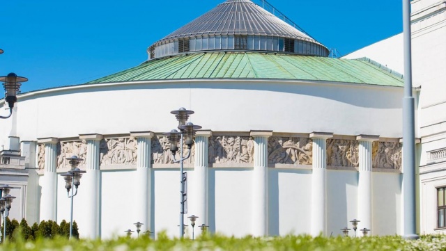 O godzinie 17.00 ma się rozpocząć wideokonferencja premiera Mateusza Morawieckiego z przedstawicielami ugrupowań parlamentarnych. Jak powiedział Polskiemu Radiu rzecznik rządu Piotr Mller, głównym tematem będzie epidemia koronawirusa, choć niewykluczone są też inne zagadnienia.