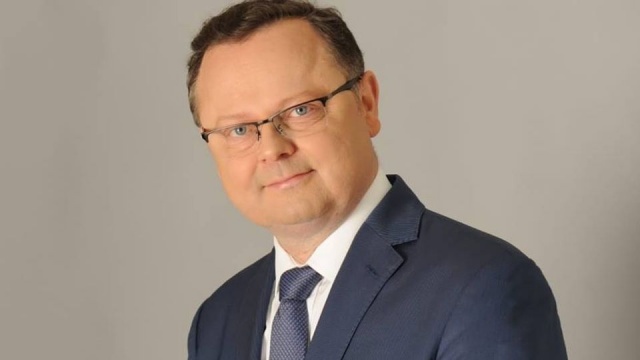 Sytuacja jest trudna, chociaż niektóre posunięcia rządu nie wydają się logiczne - stwierdził w Rozmowie pod krawatem poseł Lewicy Andrzej Szejna.