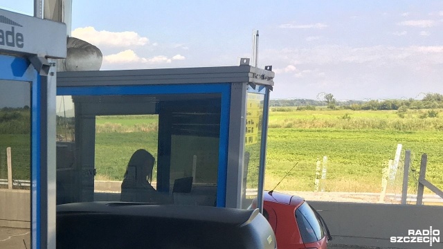Od przyszłego roku za przejazd państwowymi odcinkami autostrad zapłacimy biletem elektronicznym dostępnym między innymi przez serwis internetowy, aplikację mobilną czy bankową, a także w kiosku i na stacji paliw.