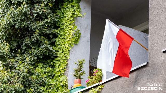 Flagi i kotyliony szyją podopieczni Powiatowego Zakładu Aktywności Zawodowej w Gryfinie. Wszystko z okazji nadchodzącego Święta Niepodległości.