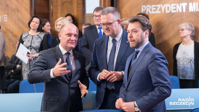 Piotr Krzystek deklaruje finansowe wsparcie dla organizacji reprezentujących mniejszości seksualne i inne oraz przyjęcie stanowiska Szczecin - miasto wolne od dyskryminacji. Dzieje się to w czasie, gdy radni rozpatrują zasadność złożonych w radzie miasta przez aktywistów petycji w tej sprawie.