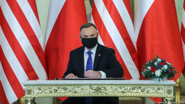 Prezydent Andrzej Duda ratyfikował polsko-amerykańską umowę rozszerzającą współpracę obronną pomiędzy obu państwami.
