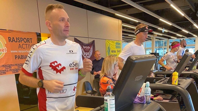 Przebiegł prawie 290 kilometrów w dwie doby. Żołnierz 12 Brygady Zmechanizowanej chorąży Przemysław Ruta zajął 6. miejsce w II Międzynarodowym Biegu na bieżni.
